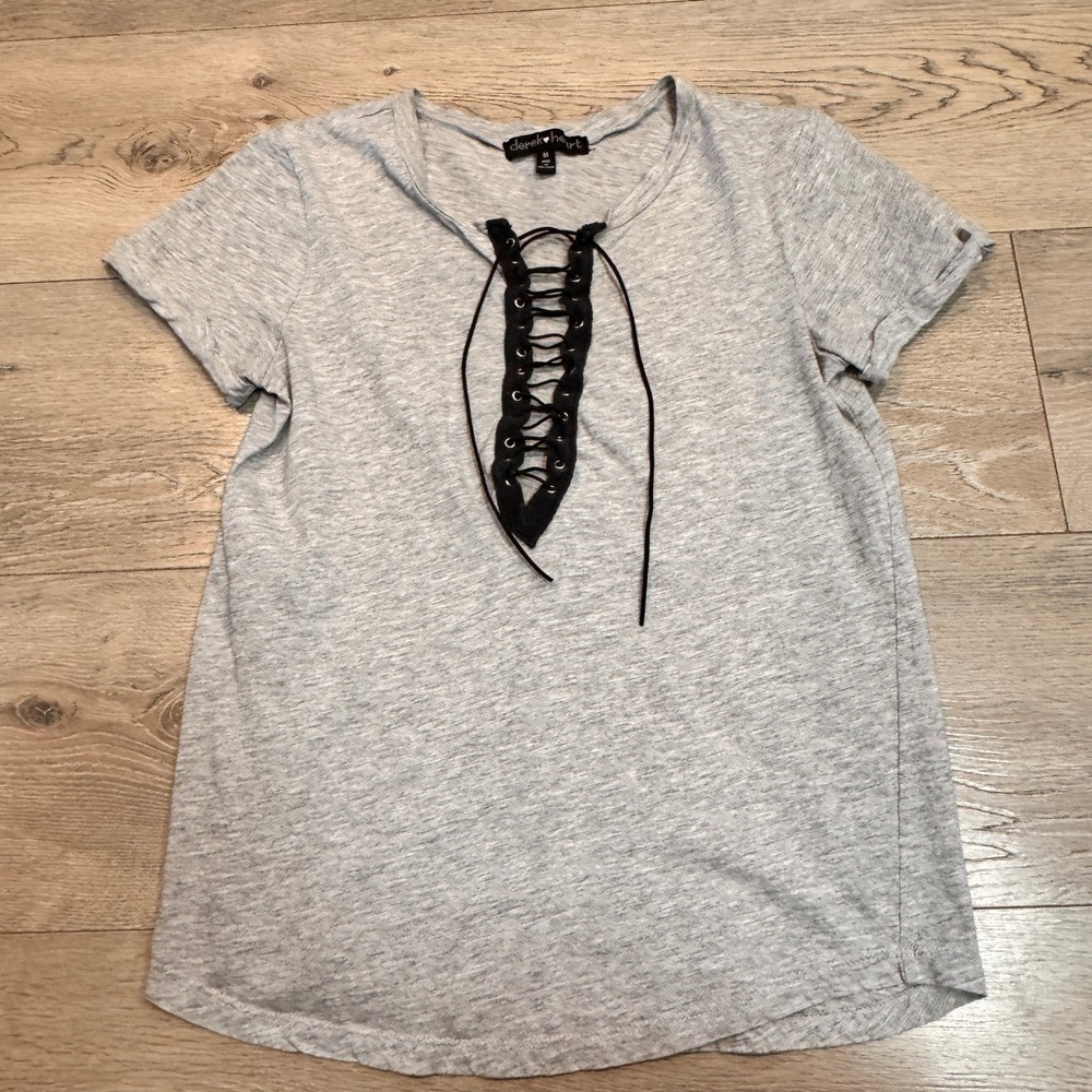 Derek Heart Gray Lace Up Neck T Shirt Short Sleeve Womens Size Medium M Tee